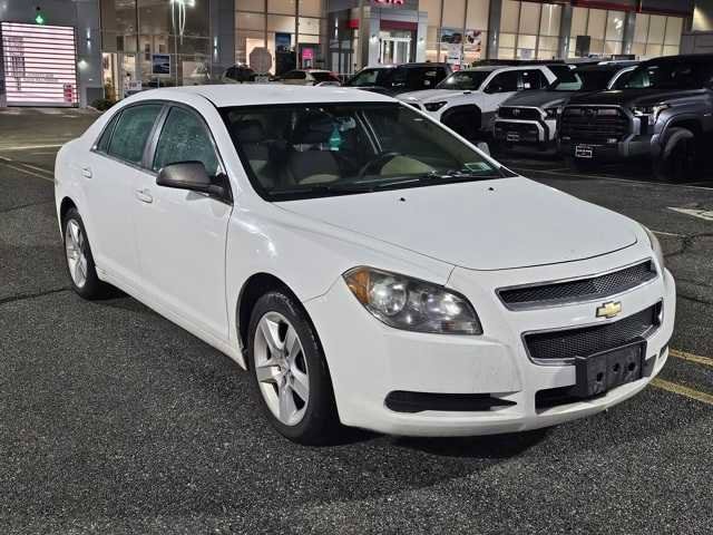 Thumbnail: 2010 Chevrolet Malibu - 3