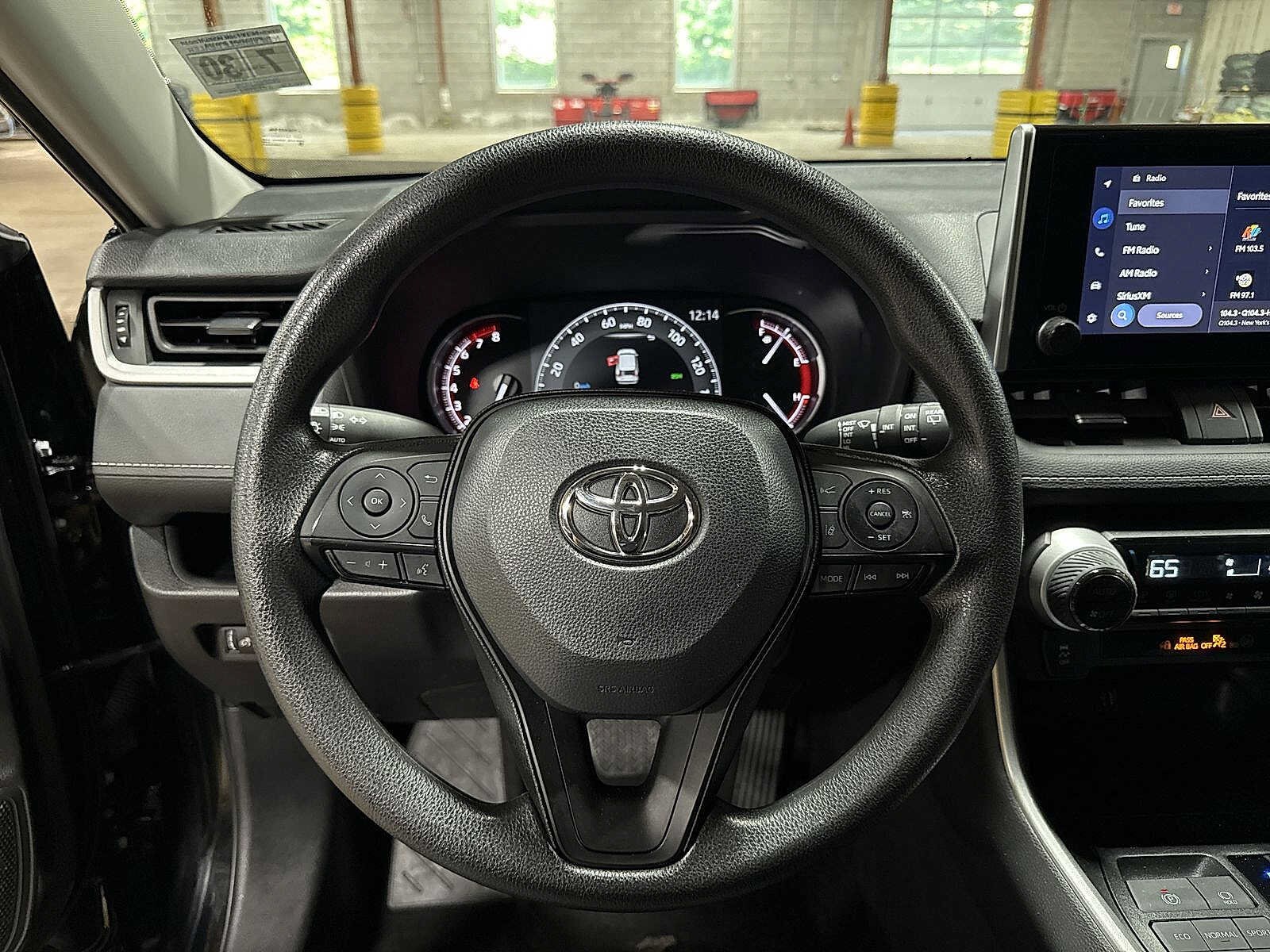 Thumbnail: 2025 Toyota RAV4 - 18