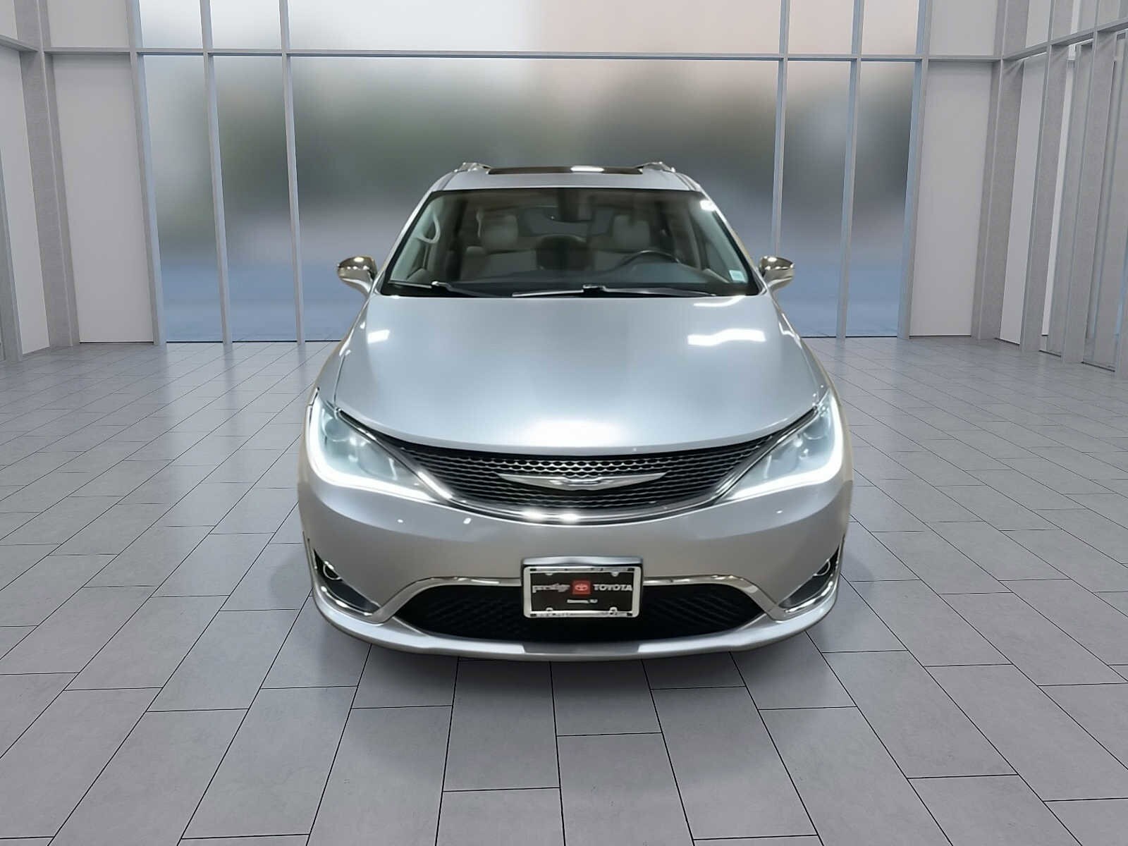 2019 Chrysler Pacifica Limited photo 3