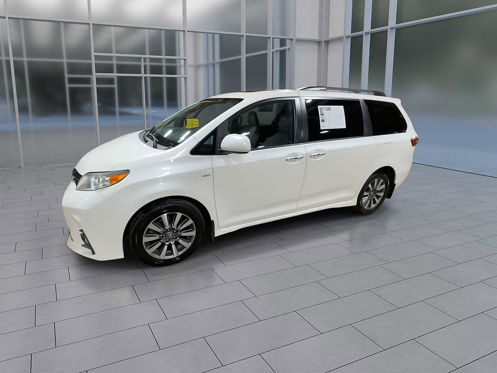 Thumbnail: 2020 Toyota Sienna - 4