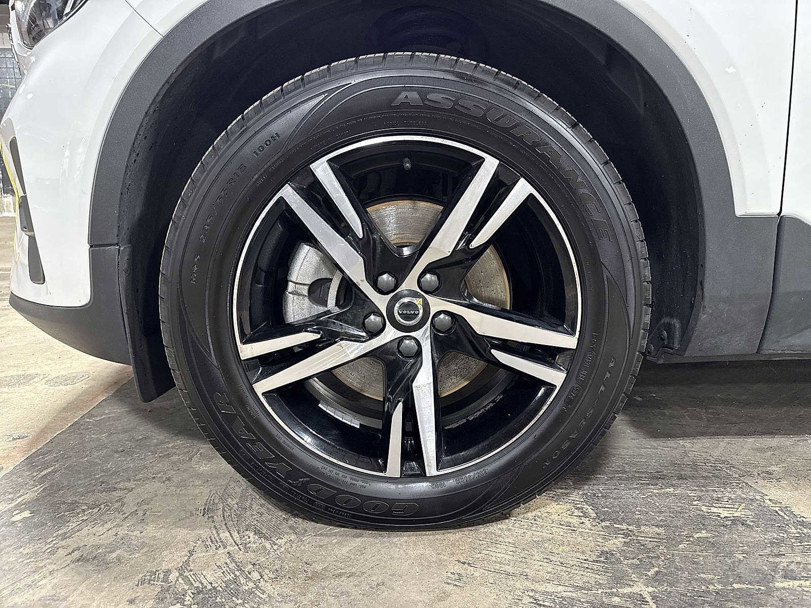 Thumbnail: 2023 Volvo XC40 - 10