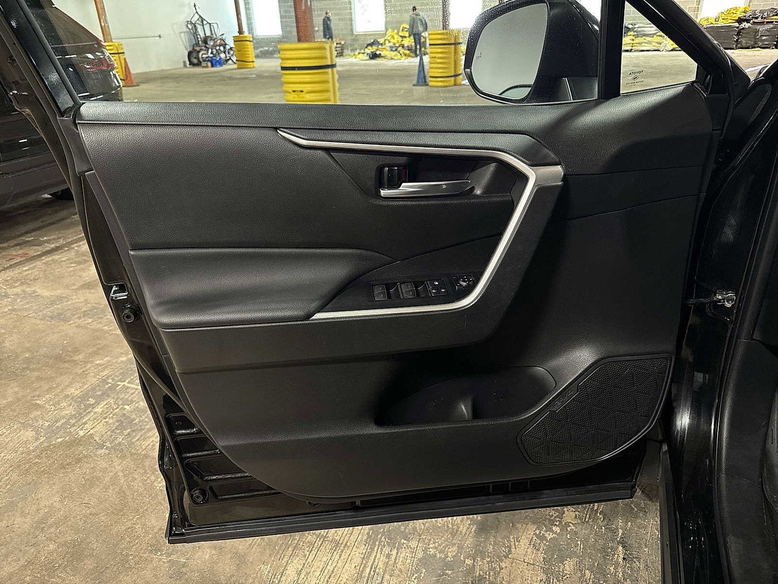 Thumbnail: 2022 Toyota RAV4 - 30