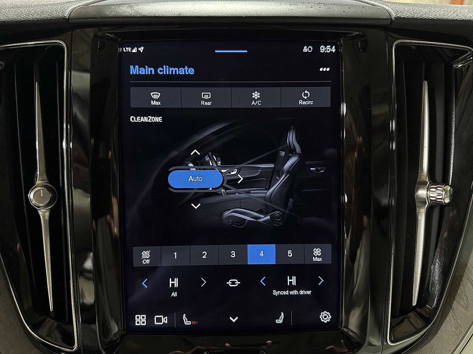 Thumbnail: 2023 Volvo XC60 - 22