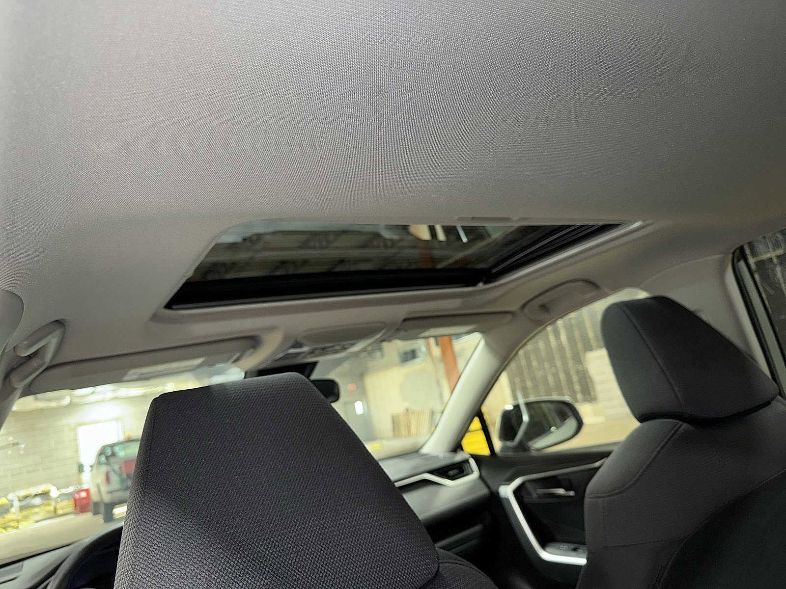 Thumbnail: 2021 Toyota RAV4 - 24