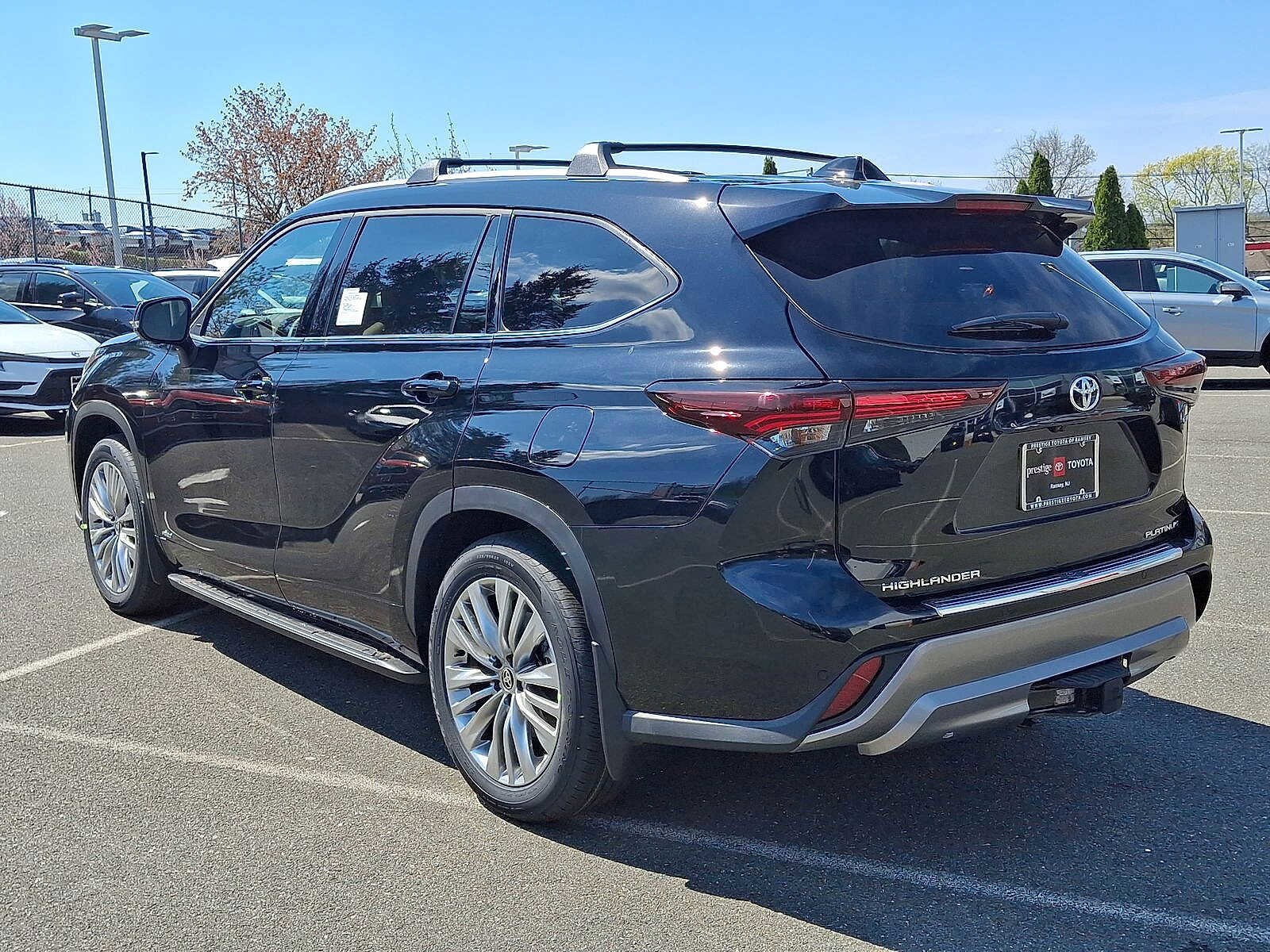 Thumbnail: 2026 Toyota Highlander - 11