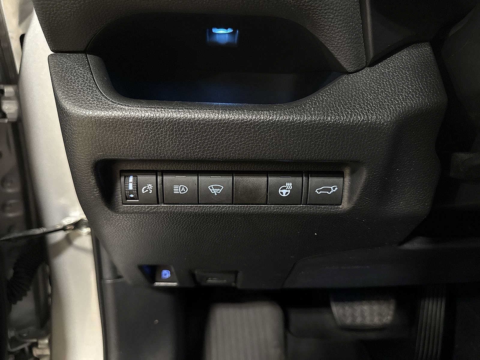 Thumbnail: 2021 Toyota RAV4 - 32