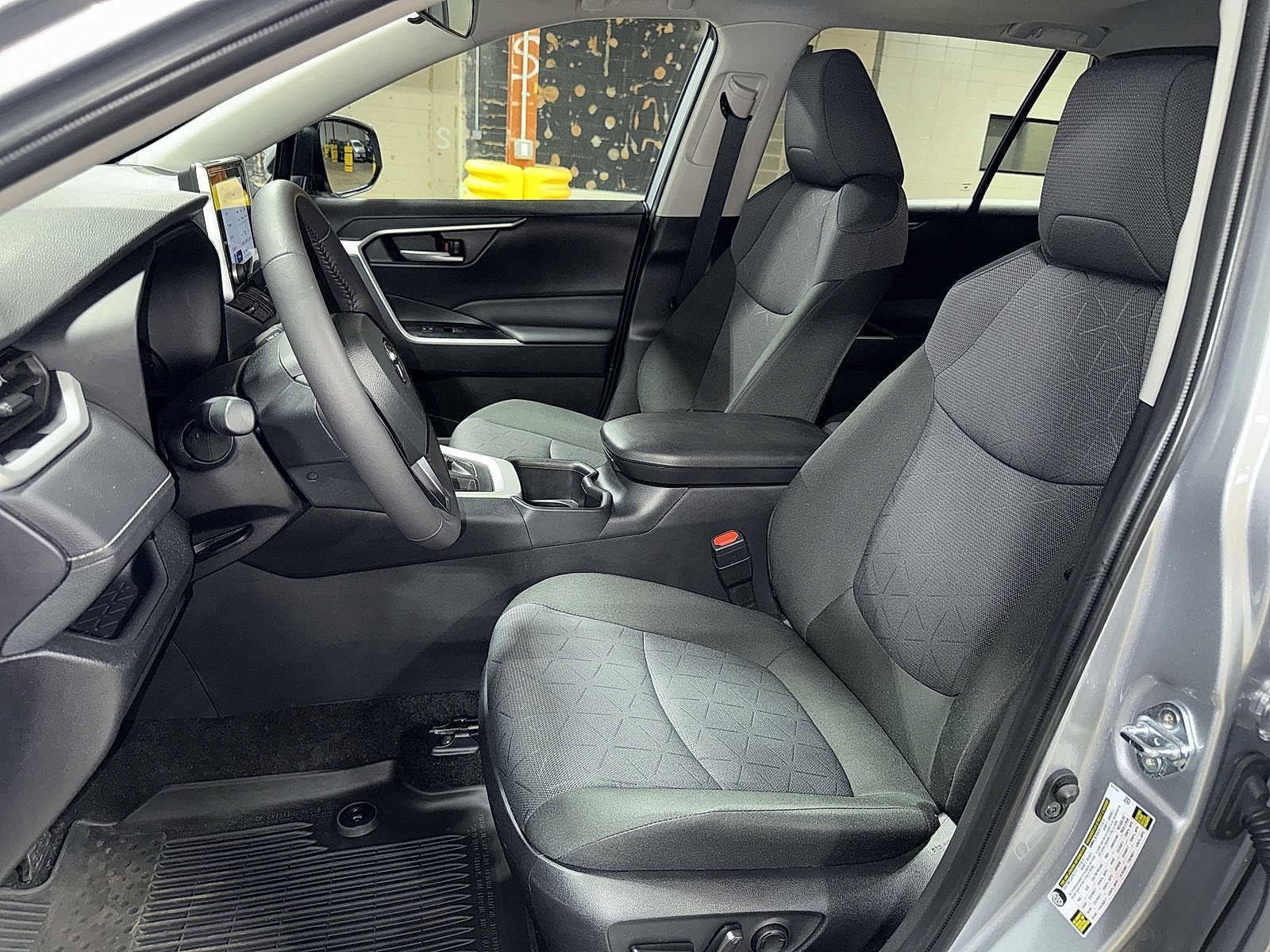 Thumbnail: 2025 Toyota RAV4 - 28