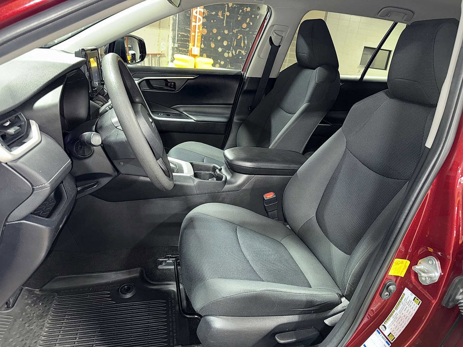 Thumbnail: 2020 Toyota RAV4 - 15