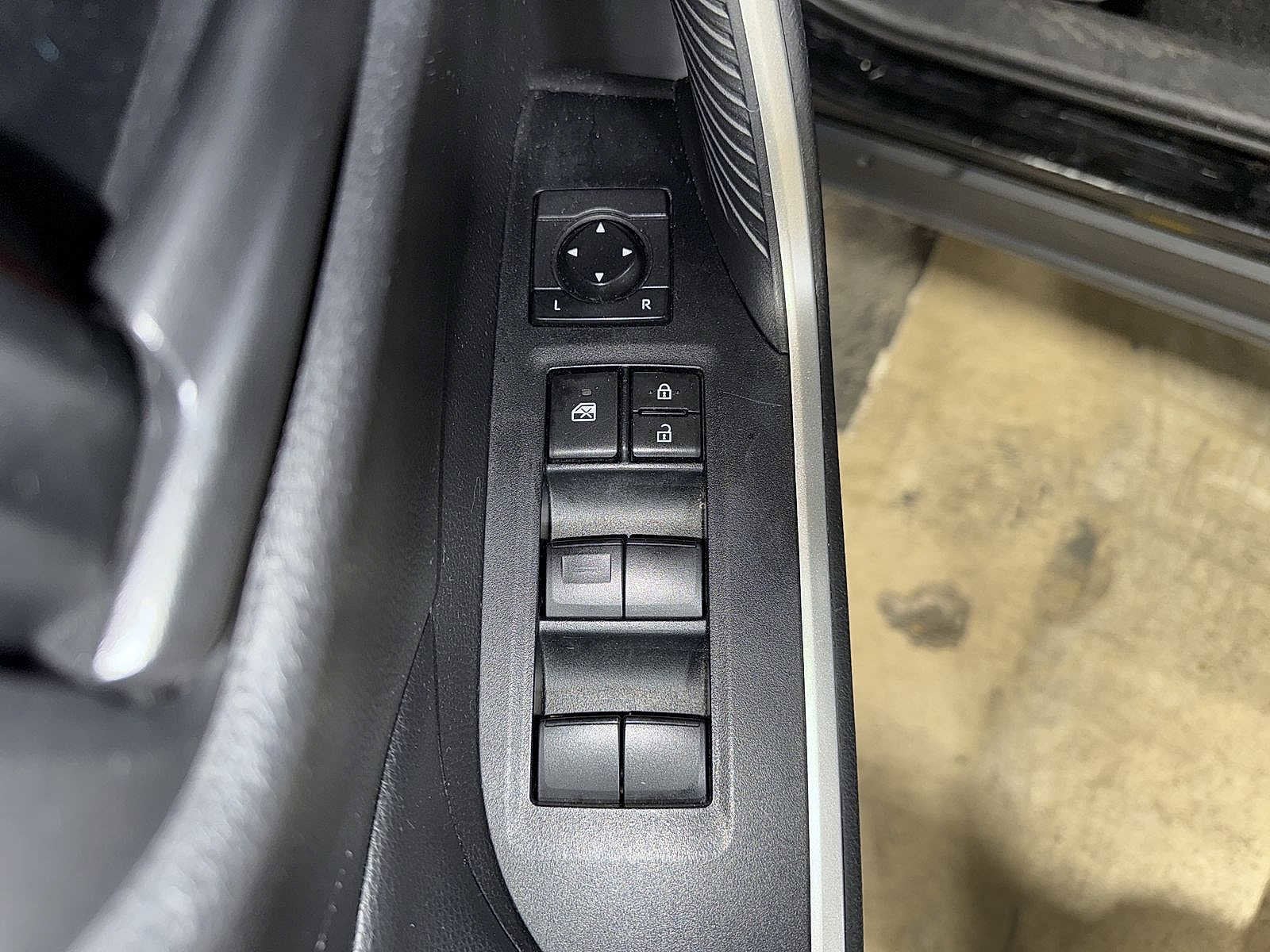 Thumbnail: 2020 Toyota RAV4 - 22