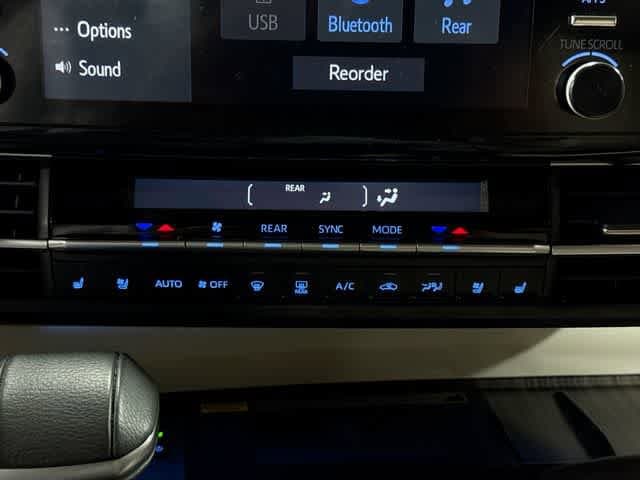 Thumbnail: 2023 Toyota Sienna - 23