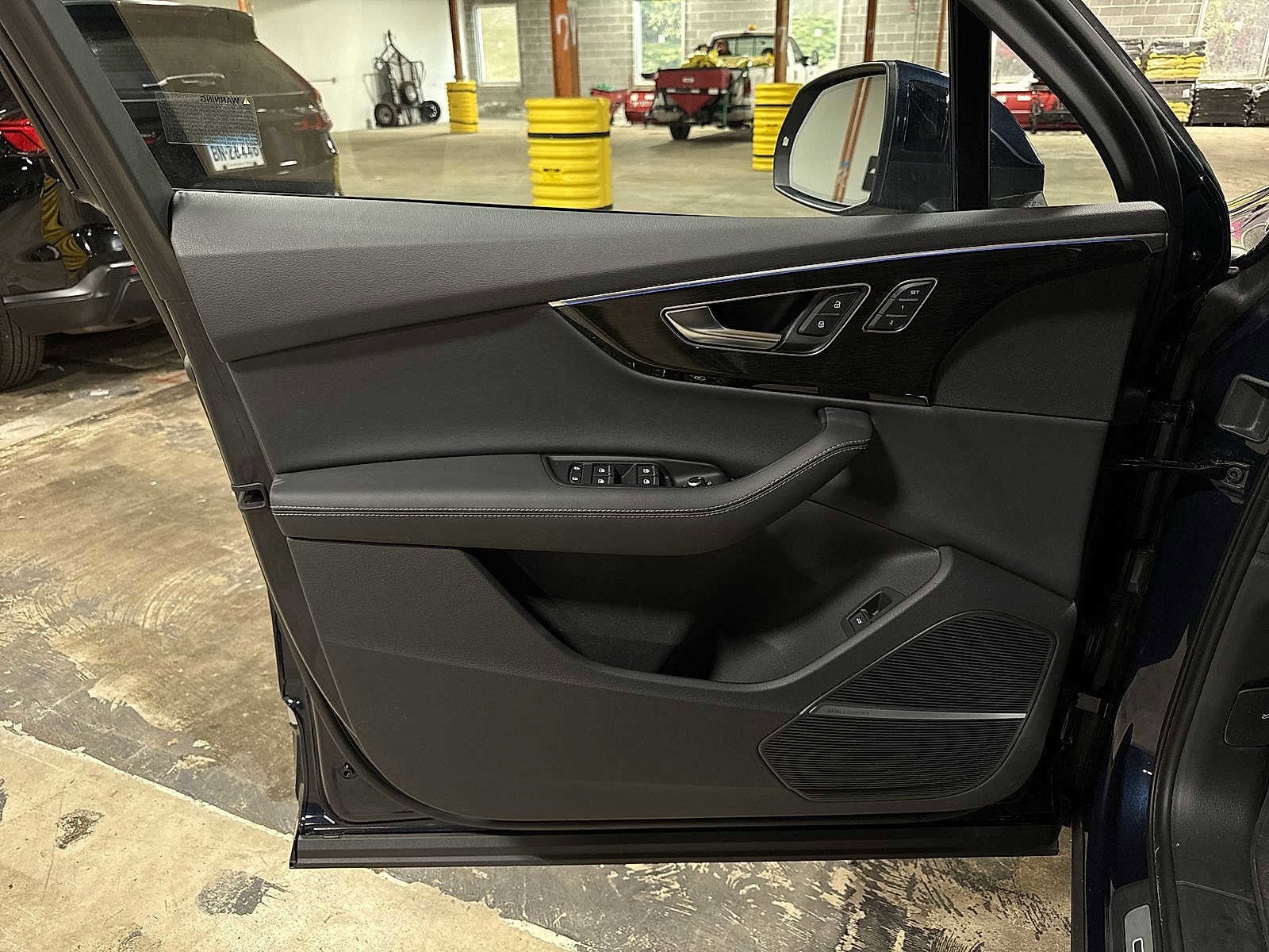 Thumbnail: 2025 Audi Q7 - 33