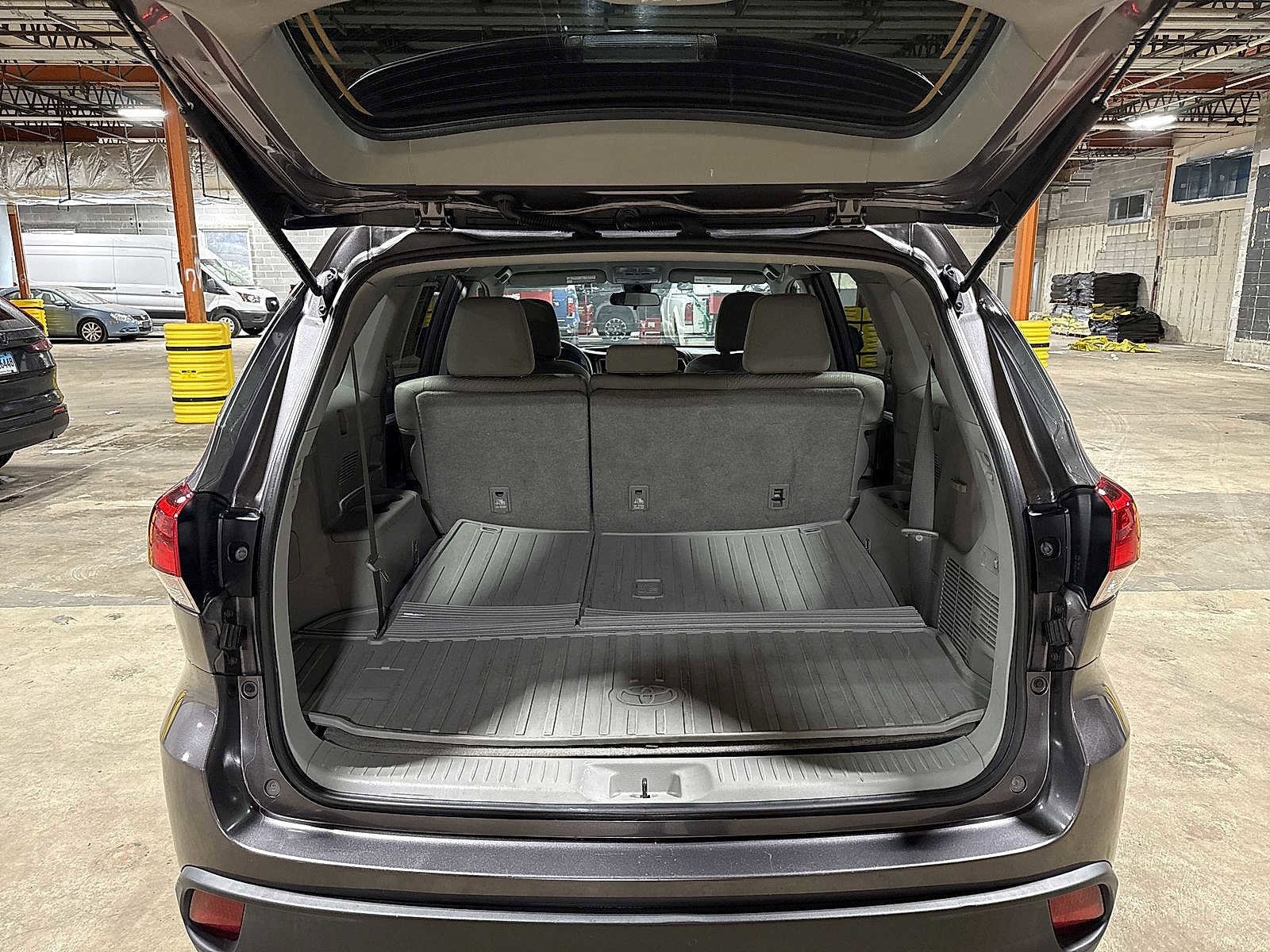 Thumbnail: 2019 Toyota Highlander - 11