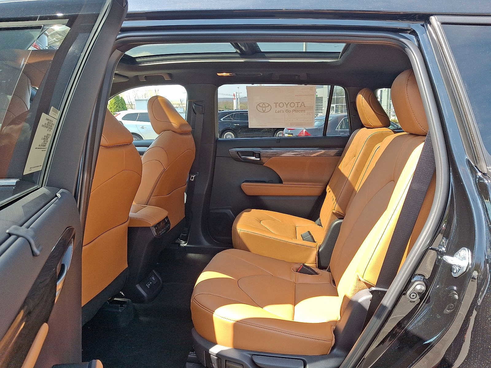 Thumbnail: 2026 Toyota Highlander - 13