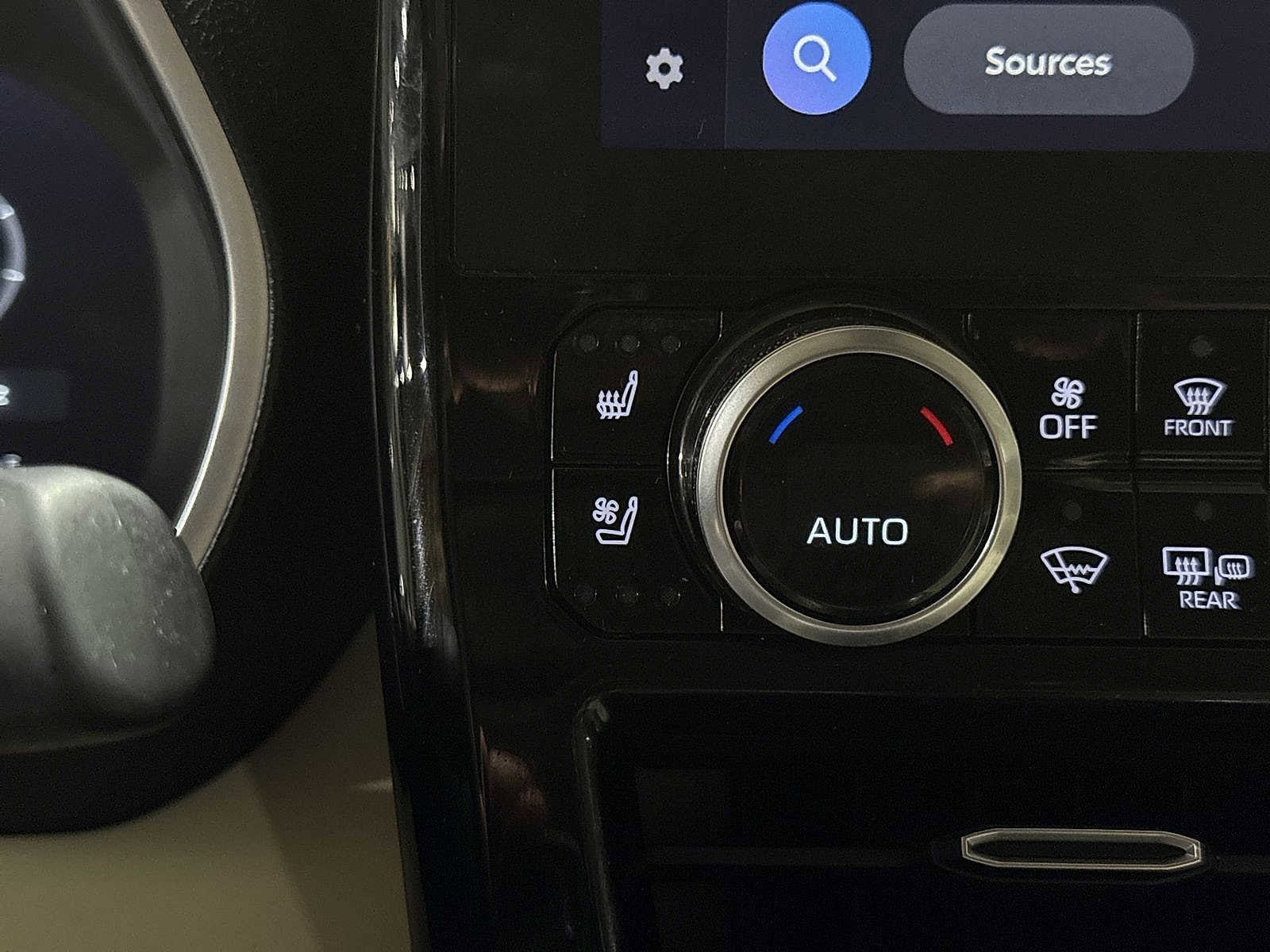 Thumbnail: 2023 Toyota Highlander - 33