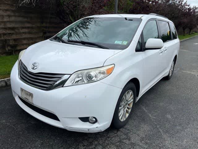 2013 Toyota Sienna XLE V6 8-Passenger's photo