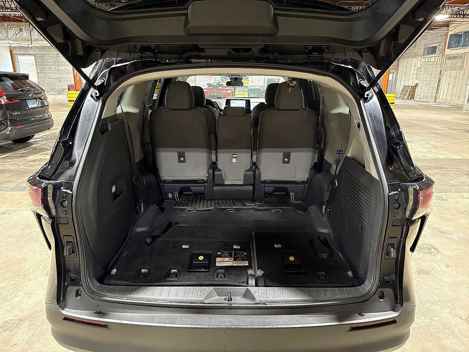 Thumbnail: 2022 Toyota Sienna - 11