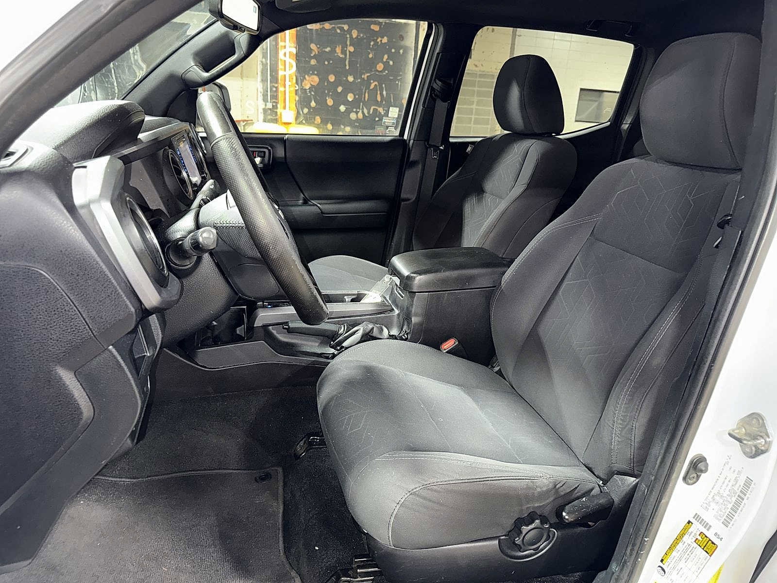 Thumbnail: 2016 Toyota Tacoma - 15