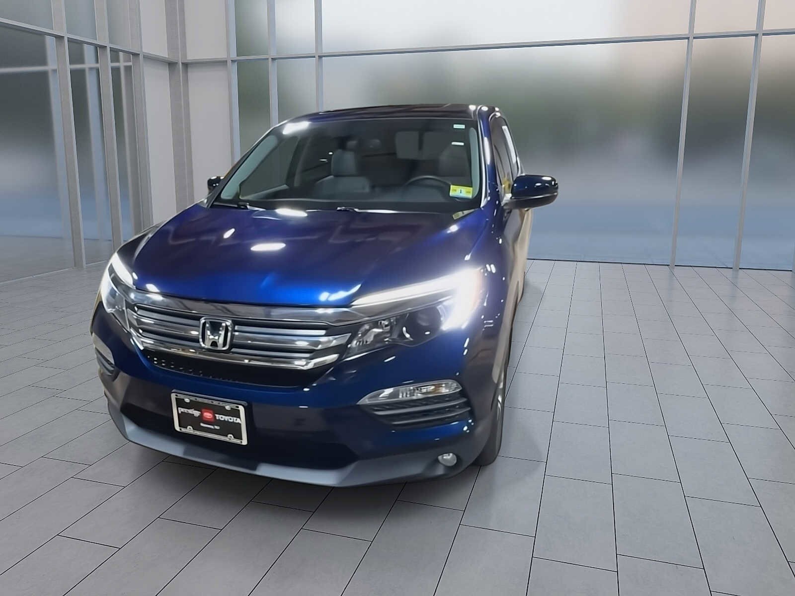 Thumbnail: 2017 Honda Pilot - 4