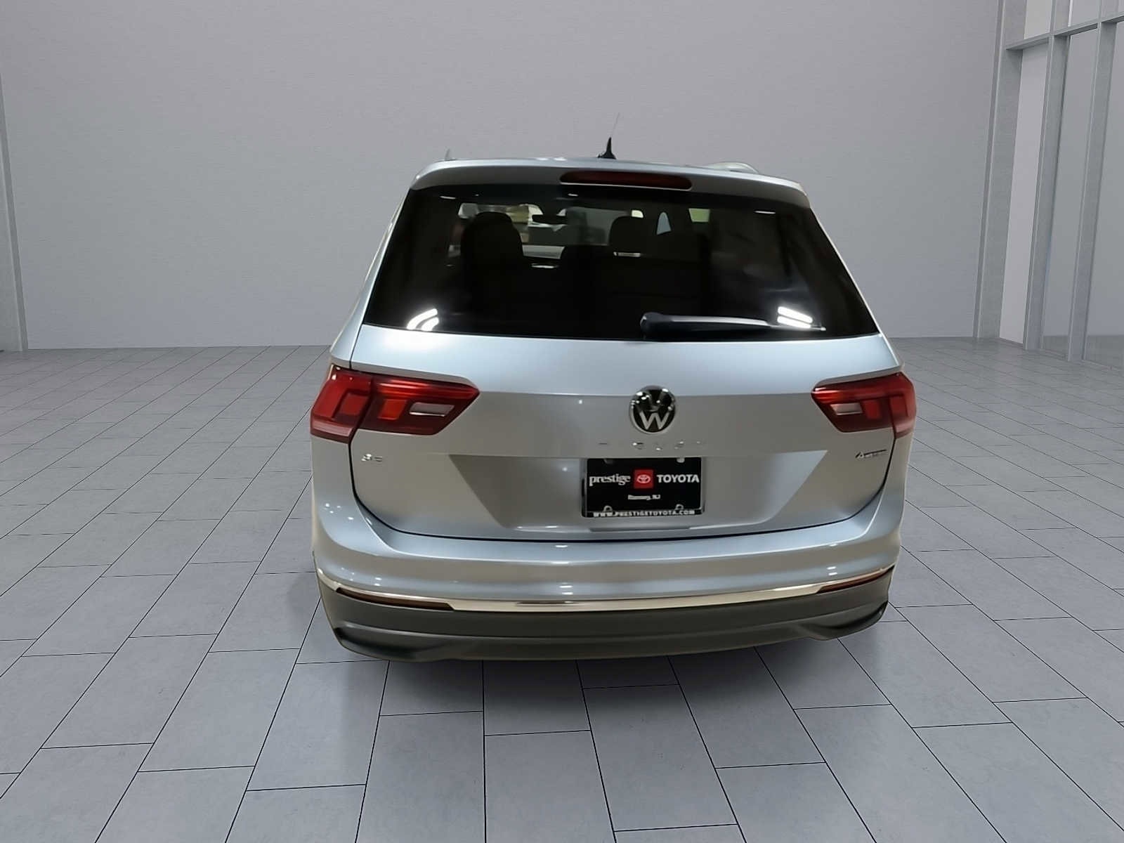 Thumbnail: 2023 Volkswagen Tiguan - 6