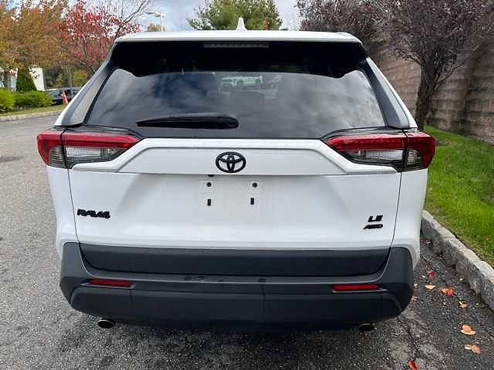 Thumbnail: 2022 Toyota RAV4 - 5