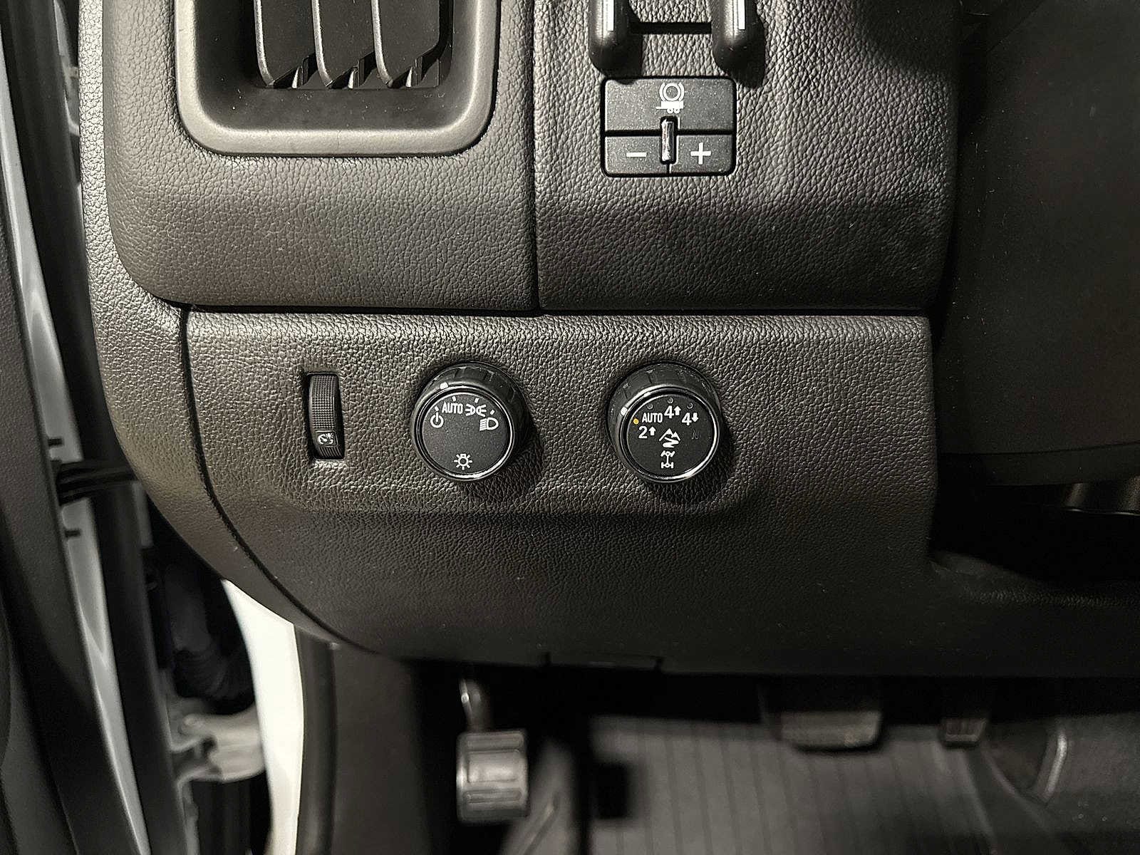 Thumbnail: 2022 Chevrolet Colorado - 30