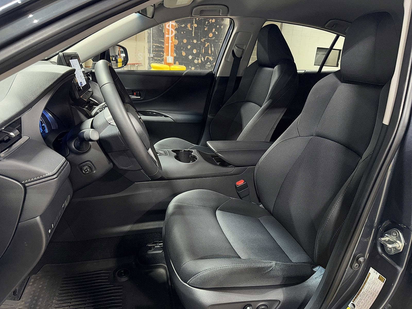 Thumbnail: 2023 Toyota Venza - 15