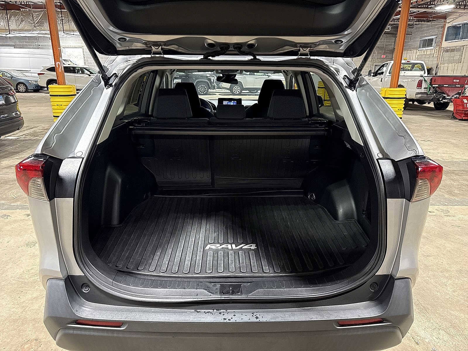 Thumbnail: 2019 Toyota RAV4 - 11