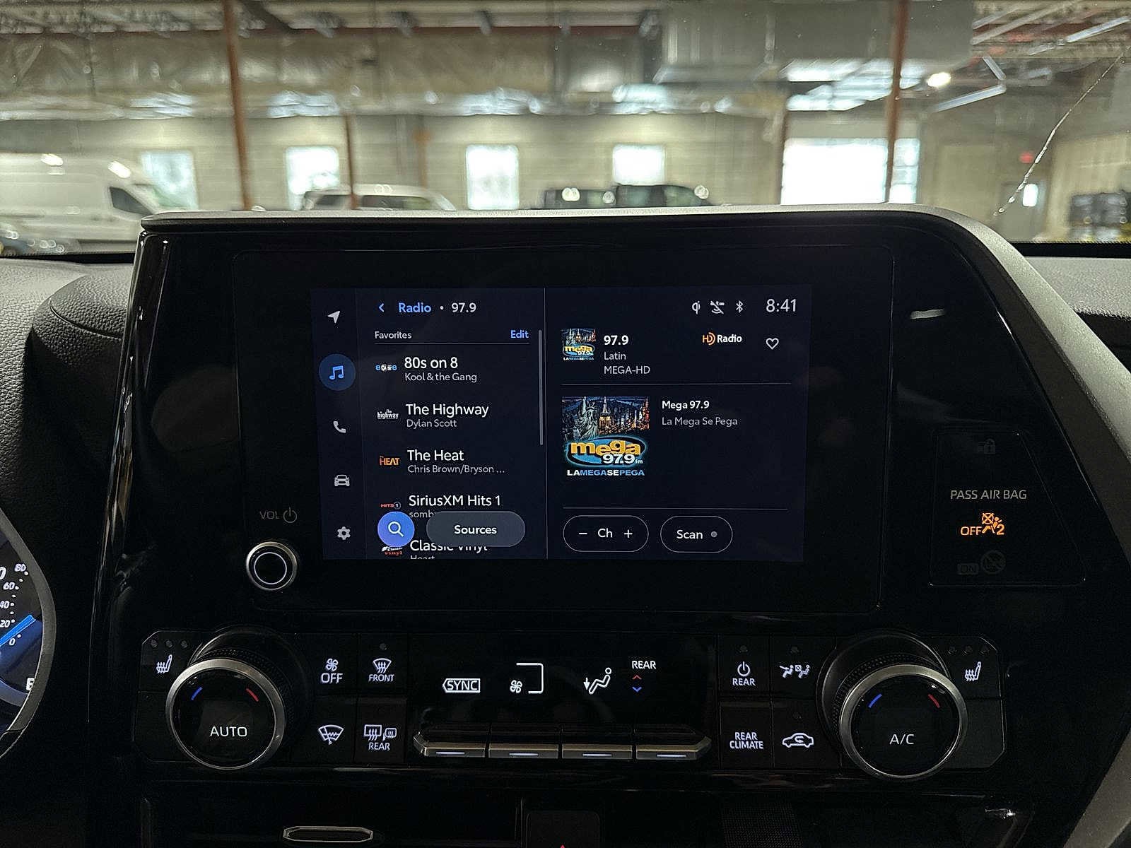 Thumbnail: 2025 Toyota Highlander - 21