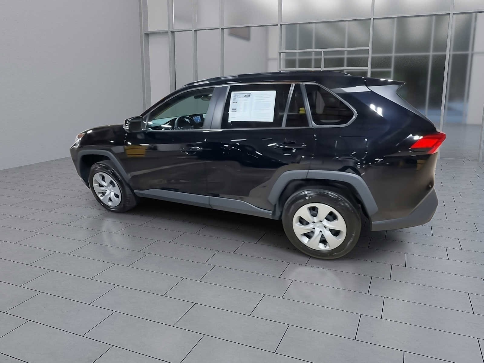 Thumbnail: 2021 Toyota RAV4 - 6