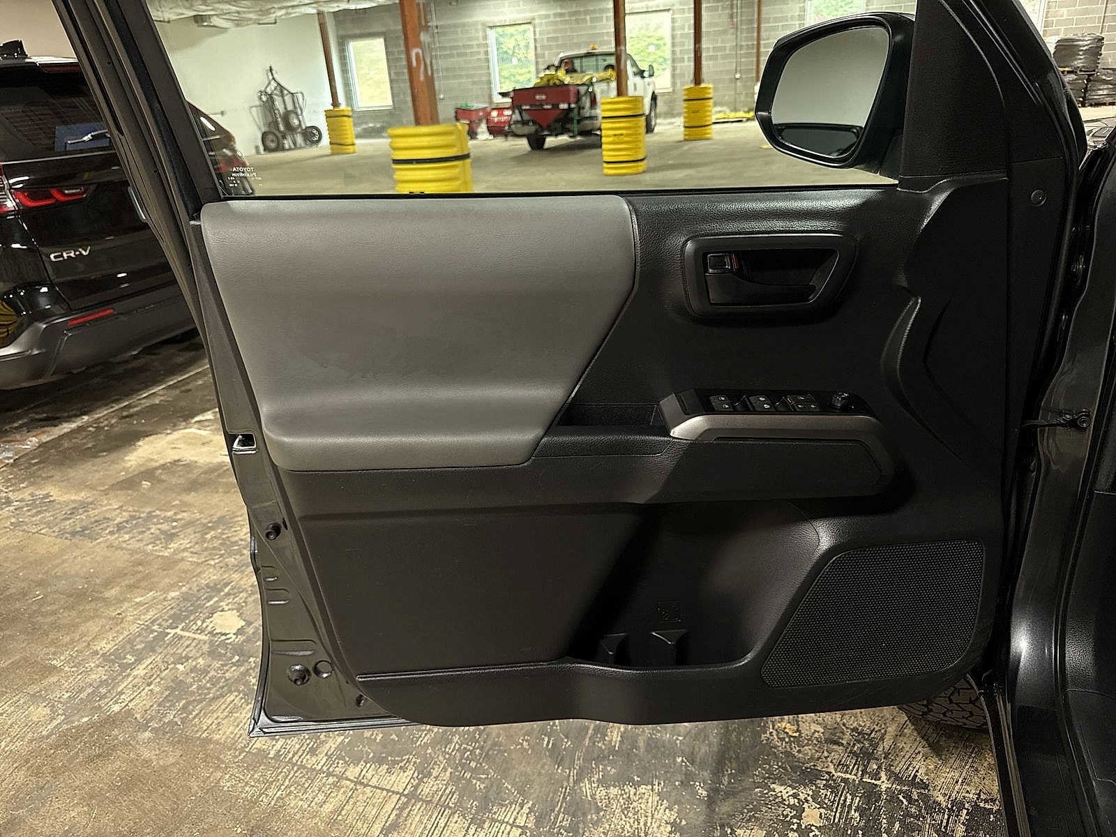 Thumbnail: 2023 Toyota Tacoma - 31