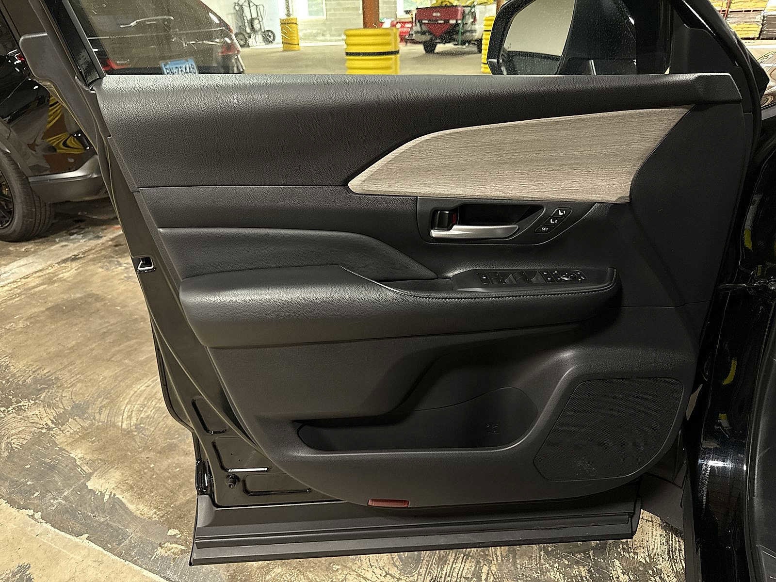 Thumbnail: 2024 Toyota Grand Highlander - 33