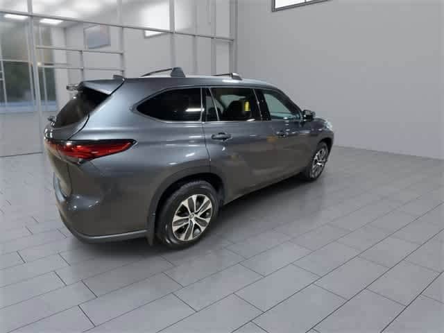Thumbnail: 2022 Toyota Highlander - 8