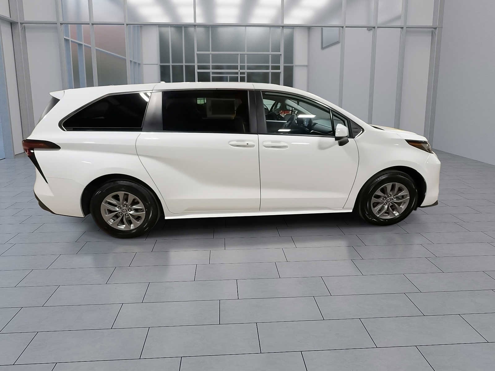 Thumbnail: 2022 Toyota Sienna - 9