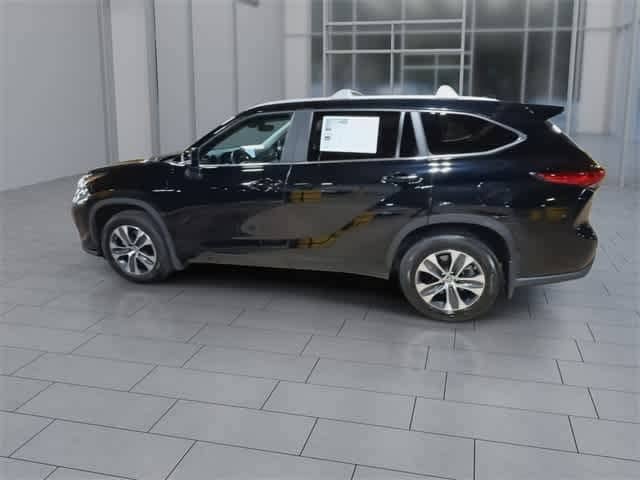 Thumbnail: 2023 Toyota Highlander - 6