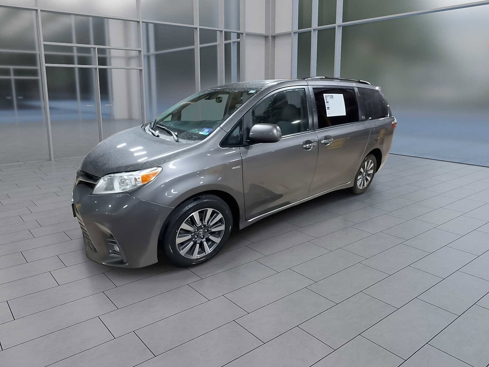 Thumbnail: 2020 Toyota Sienna - 3