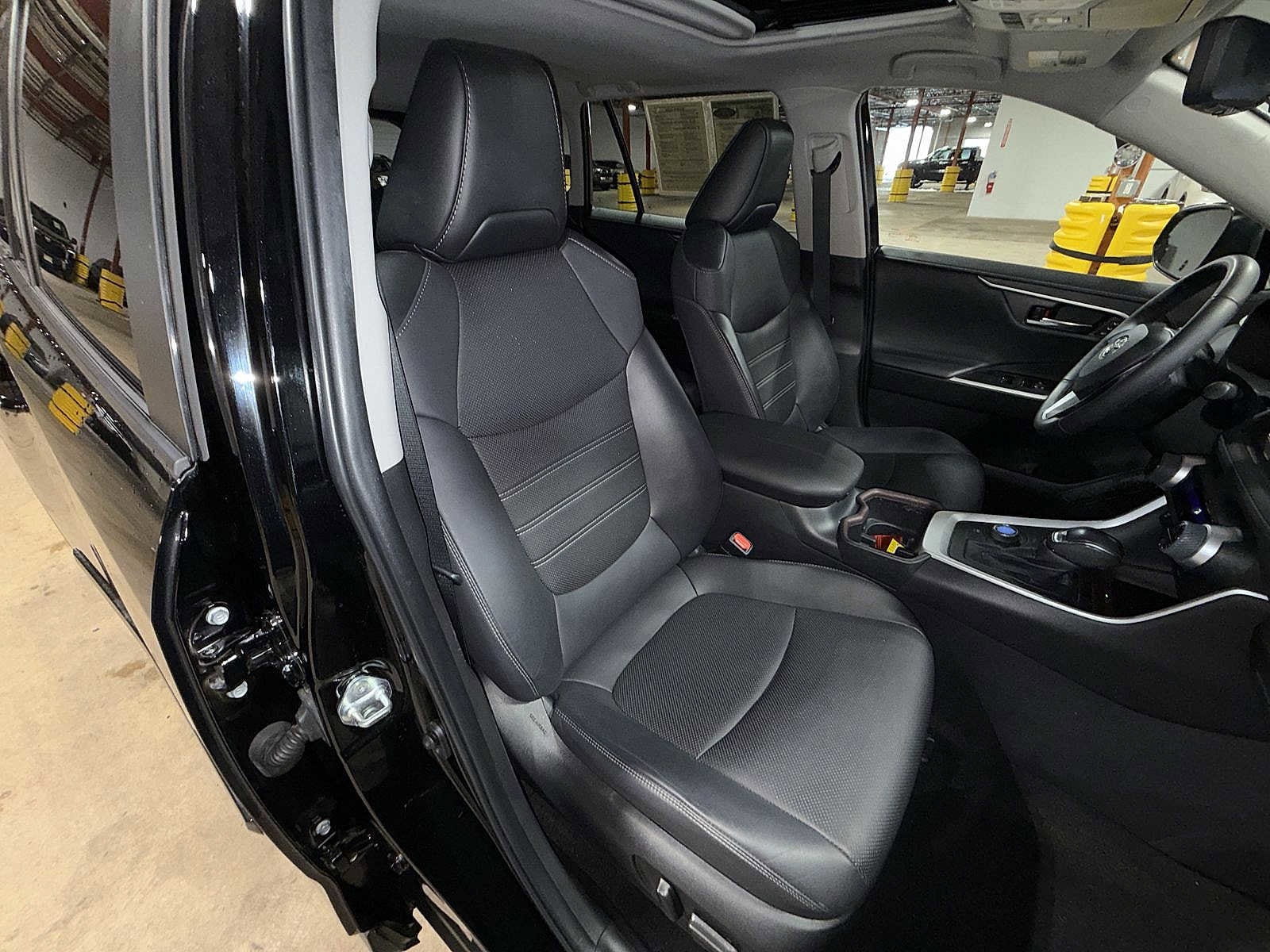 Thumbnail: 2023 Toyota RAV4 - 16