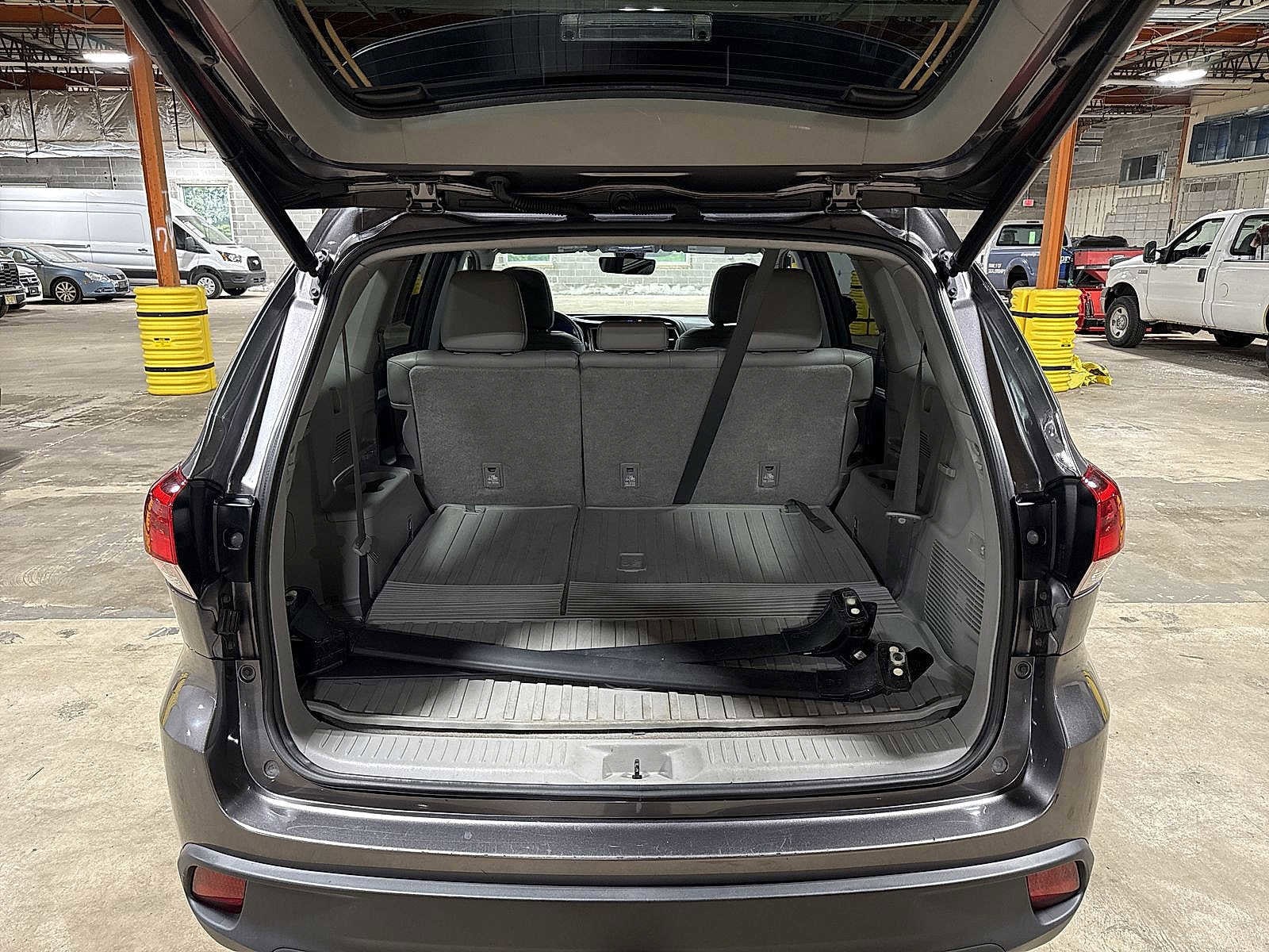 Thumbnail: 2019 Toyota Highlander - 11