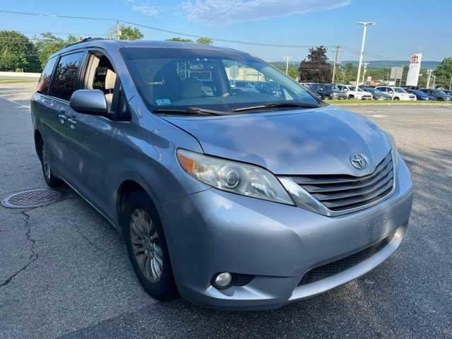 Thumbnail: 2011 Toyota Sienna - 3