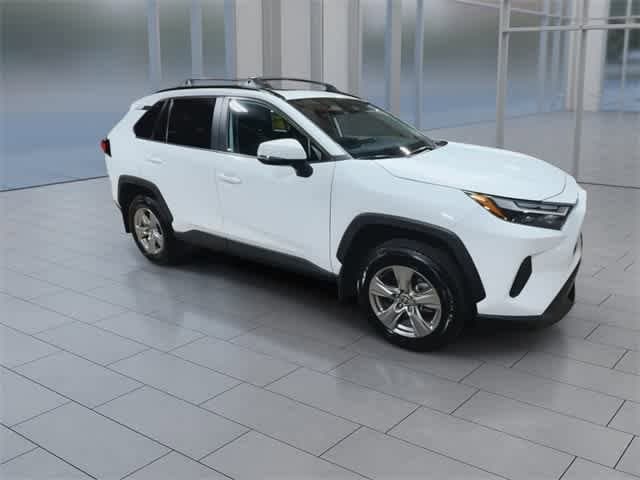 2022 Toyota RAV4 XLE 3