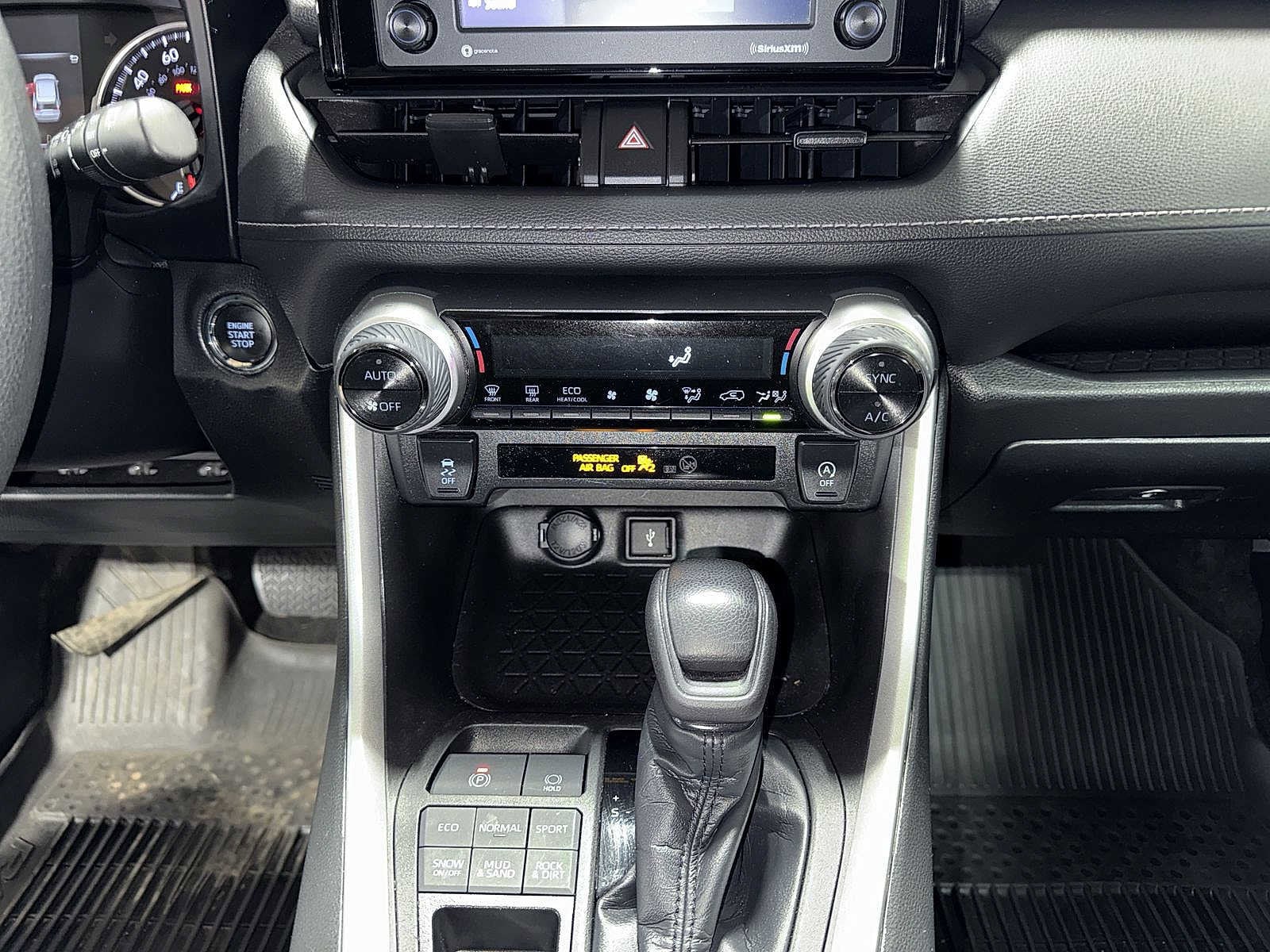 Thumbnail: 2022 Toyota RAV4 - 21