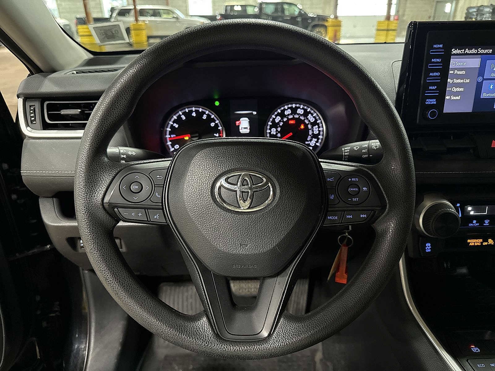 Thumbnail: 2019 Toyota RAV4 - 18