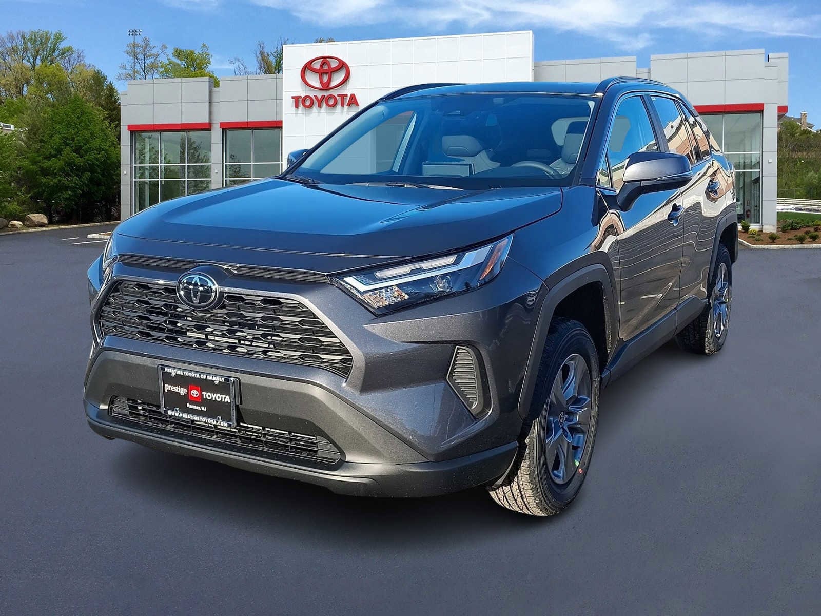 2025 Toyota RAV4 XLE's photo