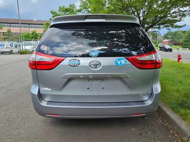 Thumbnail: 2015 Toyota Sienna - 5