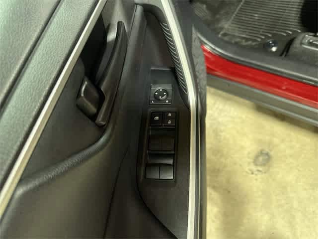 2022 Toyota RAV4 LE 22