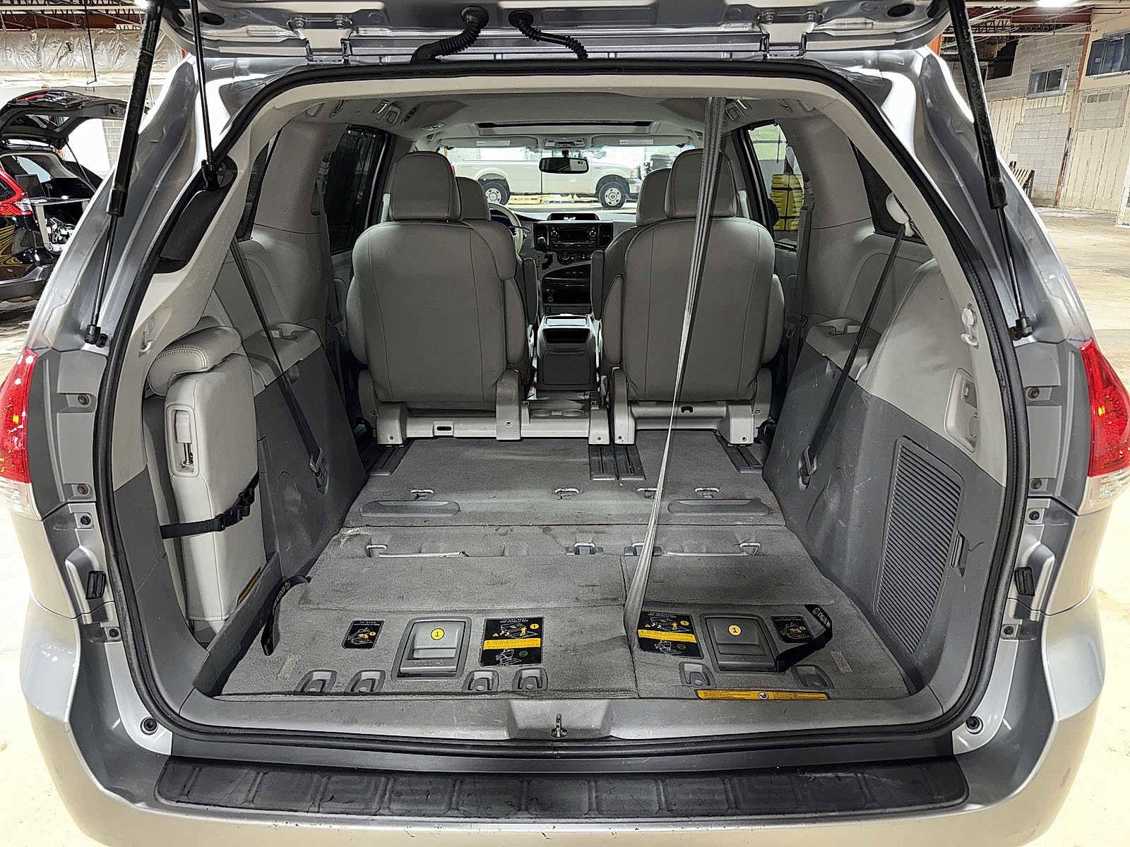 Thumbnail: 2011 Toyota Sienna - 10