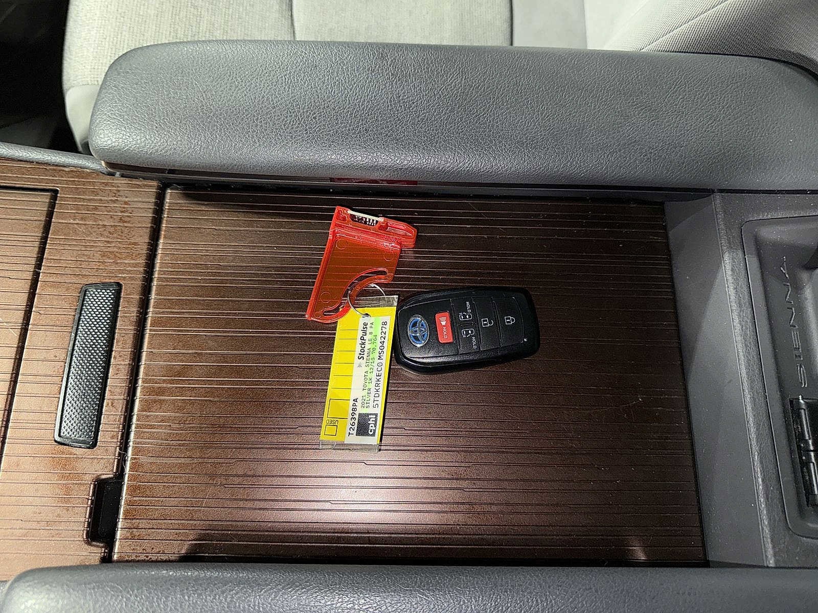 Thumbnail: 2021 Toyota Sienna - 33