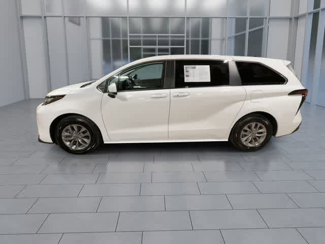 Thumbnail: 2022 Toyota Sienna - 5