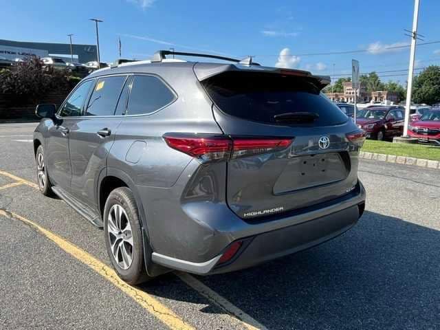 Thumbnail: 2022 Toyota Highlander - 6
