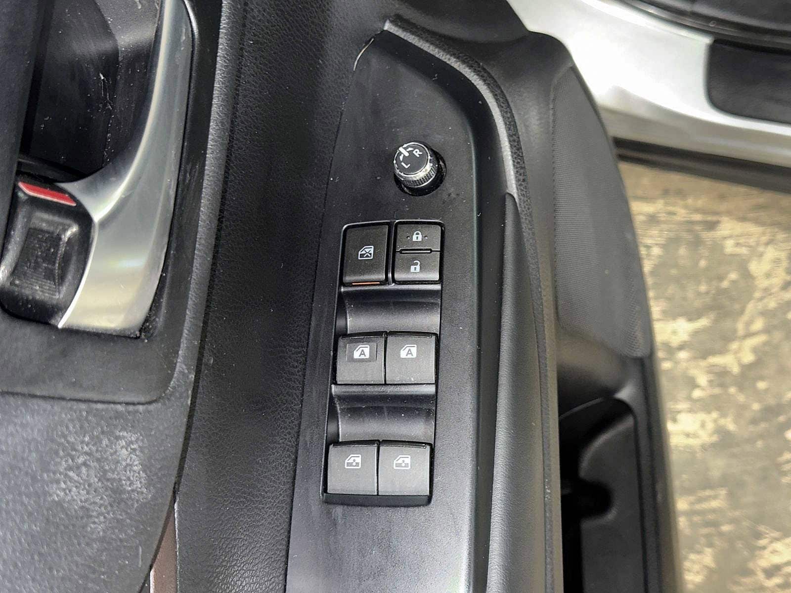 Thumbnail: 2018 Toyota Highlander - 23