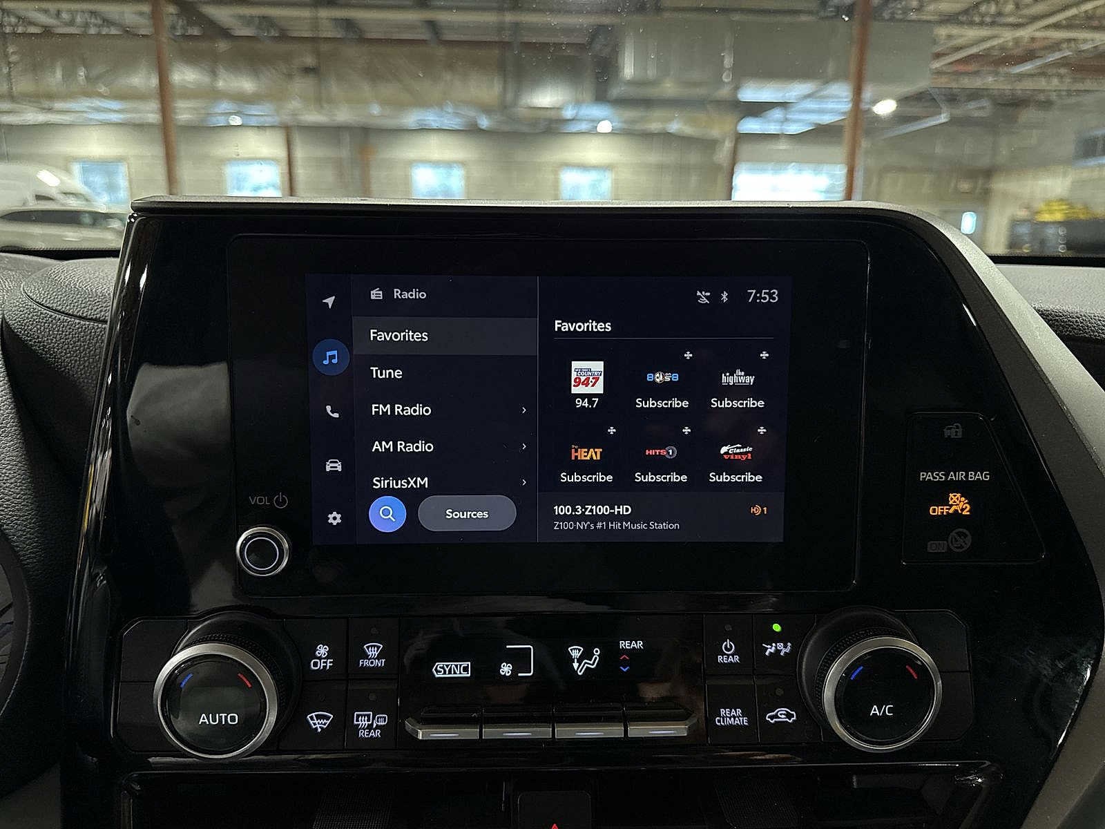 Thumbnail: 2023 Toyota Highlander - 21